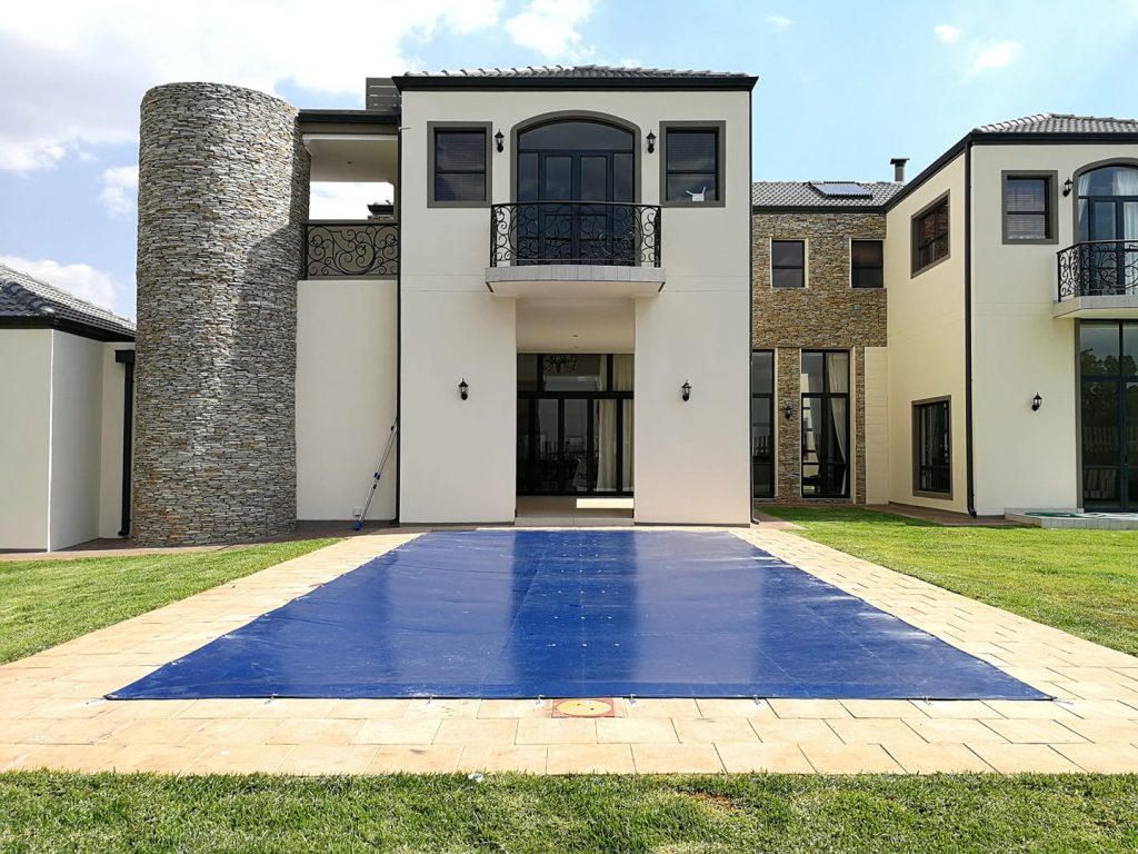 swimming-pool-cover-in-front-of-house | Pool Safety Net Specialists Swimming Pool Safety Cover In Front Of A House